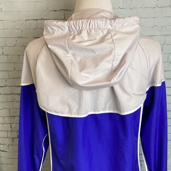 Nike Sportswear Women’s Windrunner Hooded Jacket Medium - Picture 13 of 16